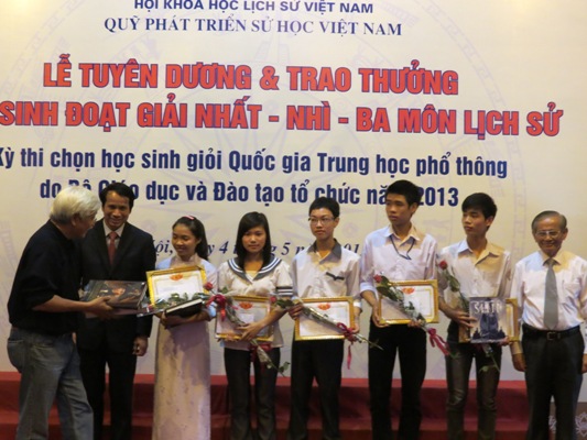 Vinh danh học sinh đoạt giải cao kỳ thi học sinh giỏi quốc gia môn Lịch sử